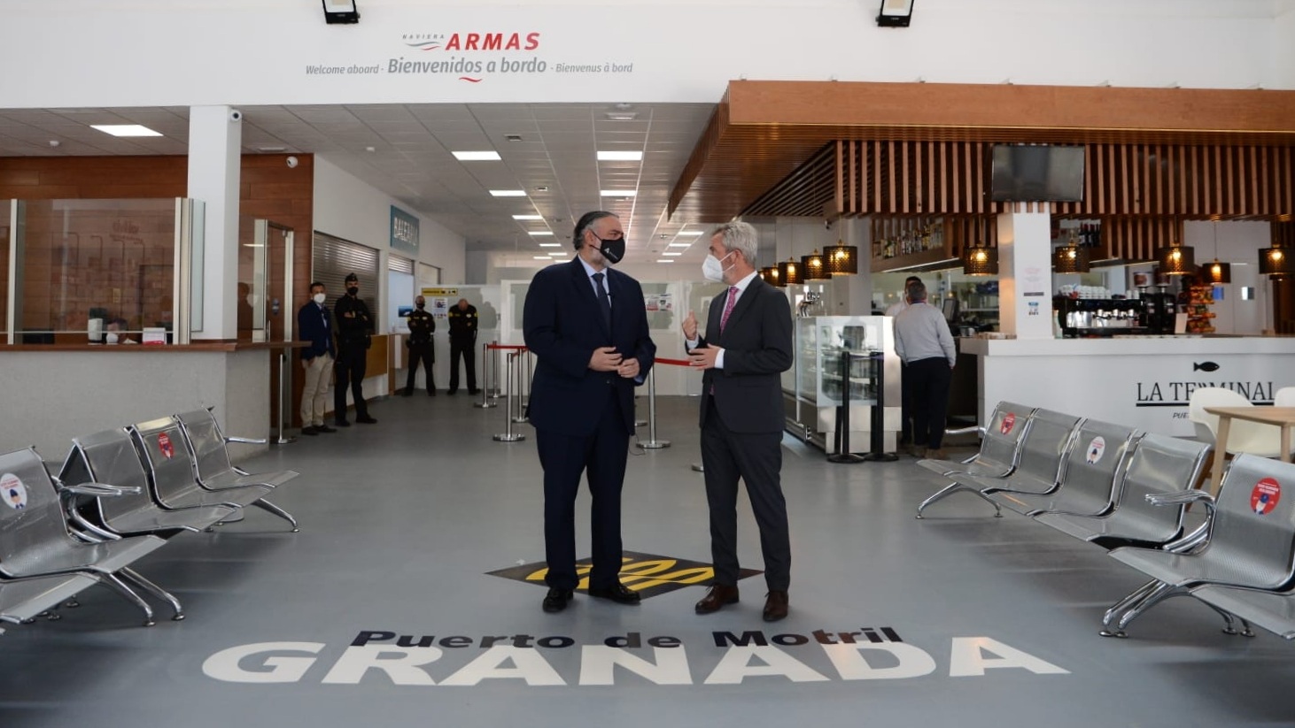 El delegado del Gobierno Pablo García y José García Fuentes, presidente de la Autoridad Portuaria 