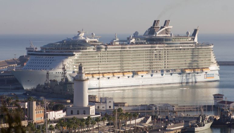 Un crucero atracado en el Puerto de Málaga. Fuente: Cadena Ser